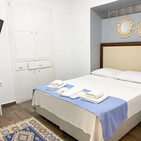 Lacivert Otel 3*