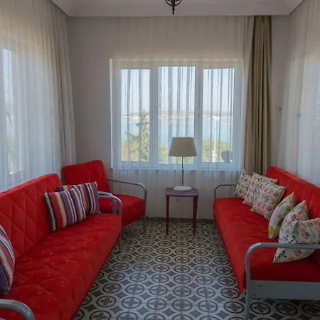 Lacivert Hotel