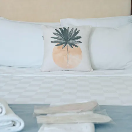 Lacivert Hotel